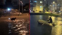 Şiddetli yağmur sokağı göle çevirdi, botunu kapan vatandaş denizde yüzer gibi yüzdü