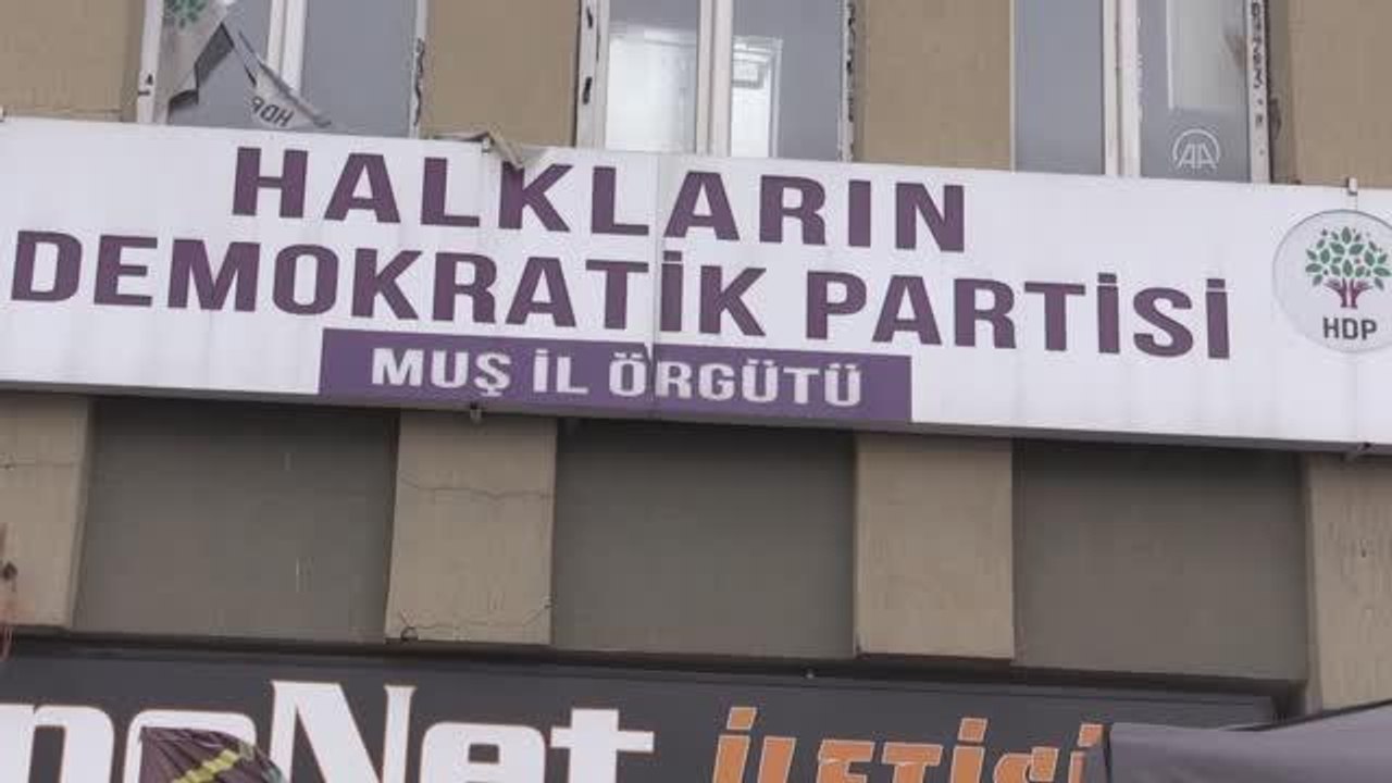 Çocukları PKK'lı teröristlerce kaçırılan aileler HDP önündeki eylemini sürdürdü