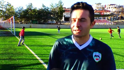 3 futbolcu aynı anda vole deneyince ortalık karıştı...