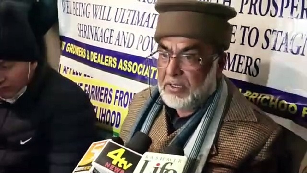 Import of fruits from Iran should be stopped to Kashmir as they may be nfected with virus, say Kashmiri growers