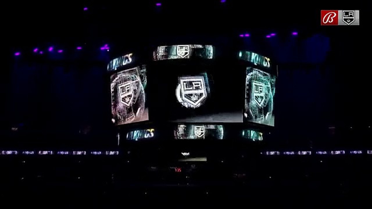 Homenaje a Teddy Balkind en un partido de hockey hielo