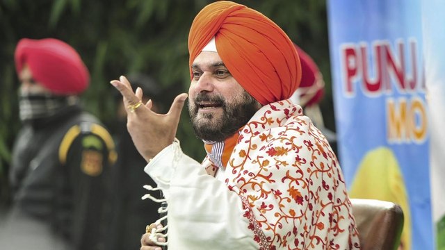 Navjot Singh Sidhu attacks Yogi, calls UP CM a 'Bhogi'