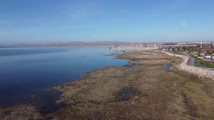 Beyşehir Gölü'nde kuraklıkla oluşan adacıklar, kış yağışlarıyla su altında kaldı