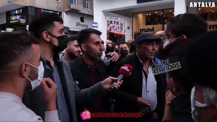 'Çıkar göster' diyen adamın ağzına telefonla vurdu