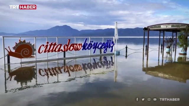 Köyceğiz Gölü taştı: Ev ve iş yerlerini su bastı