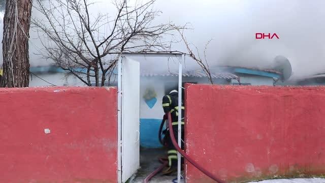 Son dakika haberleri... EDİRNE'DE ÇIKAN YANGINDA 4 EV KULLANILAMAZ HALE GELDİ