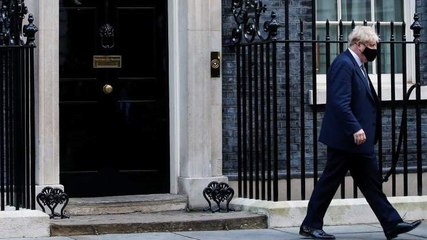 Johnson admite que asistió a la fiesta en Downing Street durante el primer confinamiento