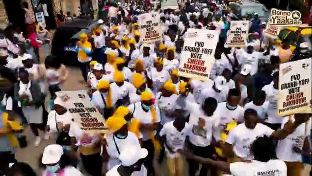 Gigantesque caravane de Cheikh Bakhoum dans les rues de Grand-Yoff