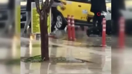Şehrin ortasında sopalı, tekmeli, yumruklu kavga kamerada