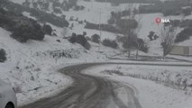 Çanakkale'de etkili olan kar yağışı sürücülere zor anlar yaşattı