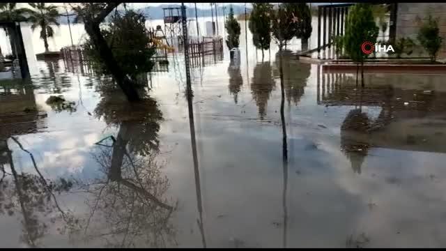 Son dakika haber! Köyceğiz Gölü'nün su seviyesi yükseldi, Atatürk Kordonu sular altında kaldı