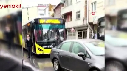 Dehşete düşüren görüntü! İETT'nin önünü kesen maganda tabancayla tehdit savurup tokat attı