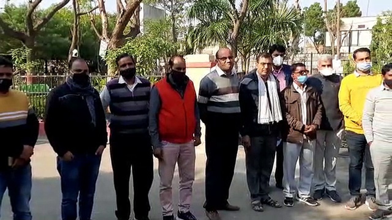 Government should open schools or give money to private educational institutions