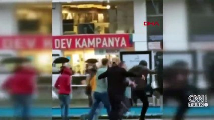 Kent merkezinde hareketli anlar! Taş ve sopalarla birbirlerine girdiler