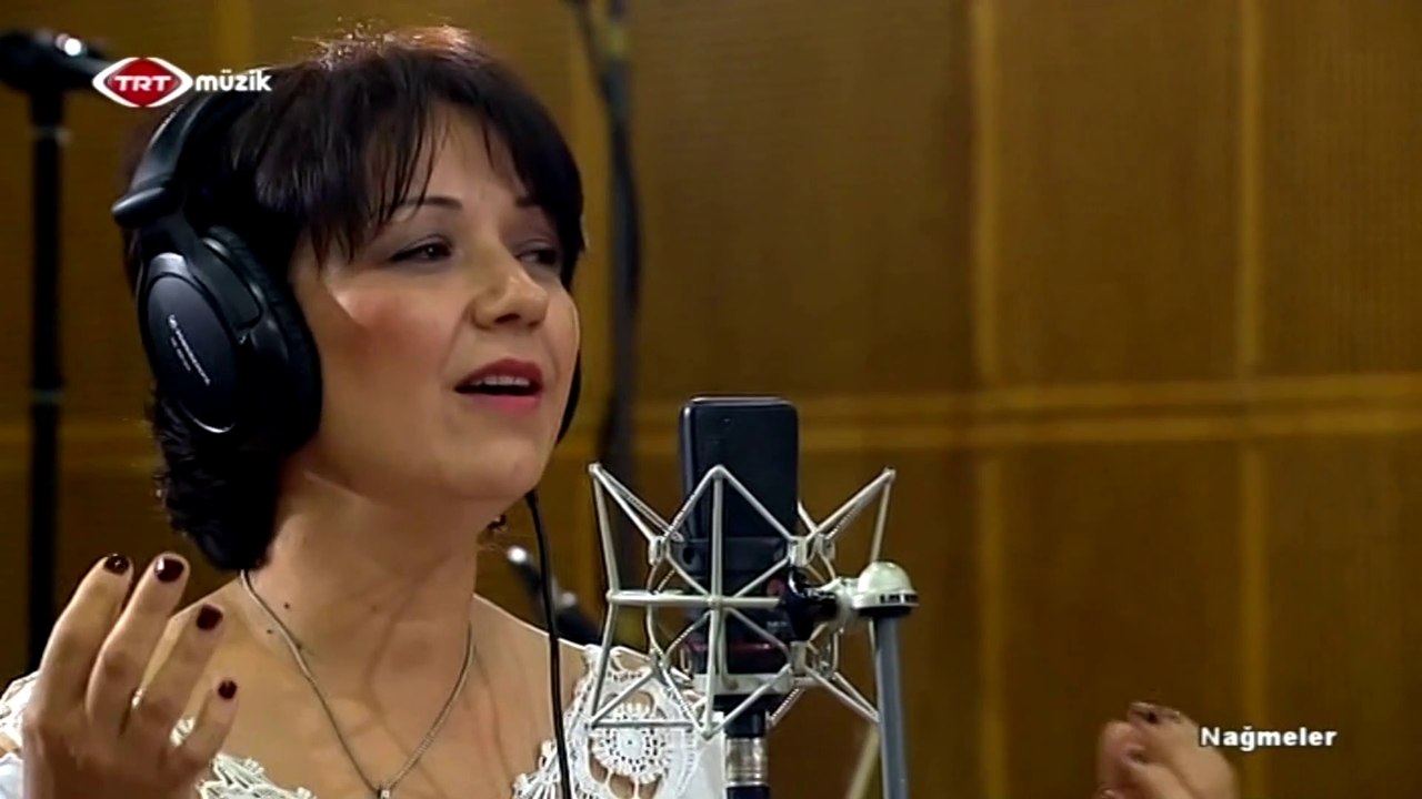 Ebru Özçengel / Hüsranla gönül hep inler gece gündüz ah eder