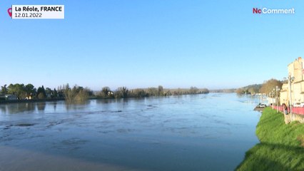 Французскому городу Ля-Реоль угрожает наводнение