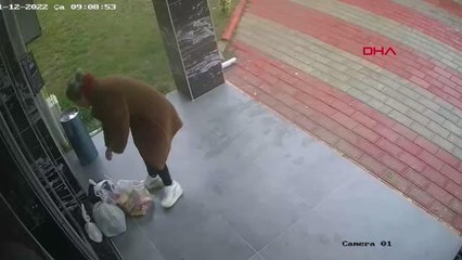 ESKİ EŞİNİ YANICI MADDE DÖKEREK YAKTI