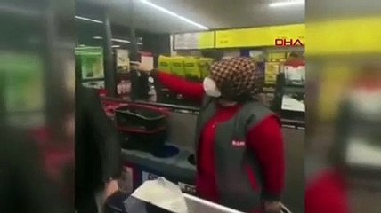 Maske takmayan müşteriler kasiyerle kavga etti