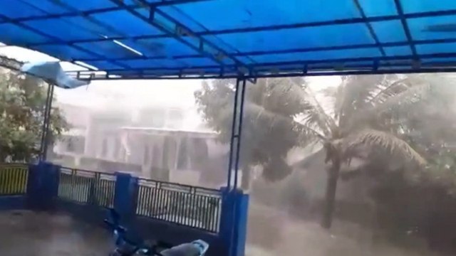 Hujan Deras Disertai Angin Kencang Terjang Bandung Barat, Ratusan Rumah Rusak