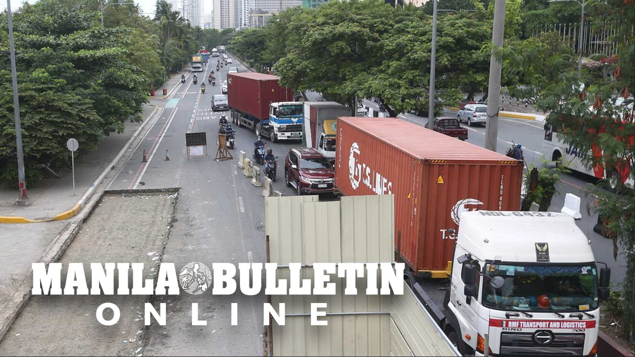 Traffic builds up at the southbound lane of Roxas Blvd as DPWH will conduct drainage works