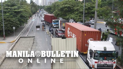 Traffic builds up at the southbound lane of Roxas Blvd as DPWH will conduct drainage works