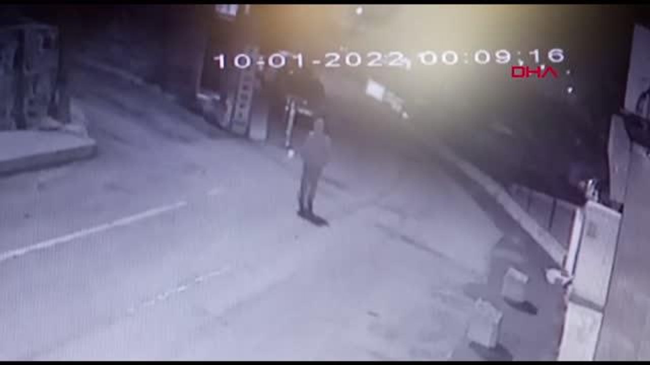 ÇALDIKLARI ARAÇLARA YAPIŞTIRDIKLARI 'KAMYON ARK...