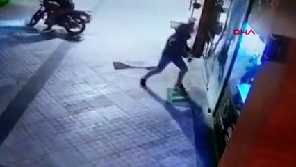 Çorlu'da kuyumcudaki hırsızlık anları kamerada