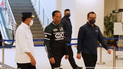 Tinjau Persiapan MotoGP 2022, Jokowi Pakai Jaket Bertema G20 Buatan Lokal