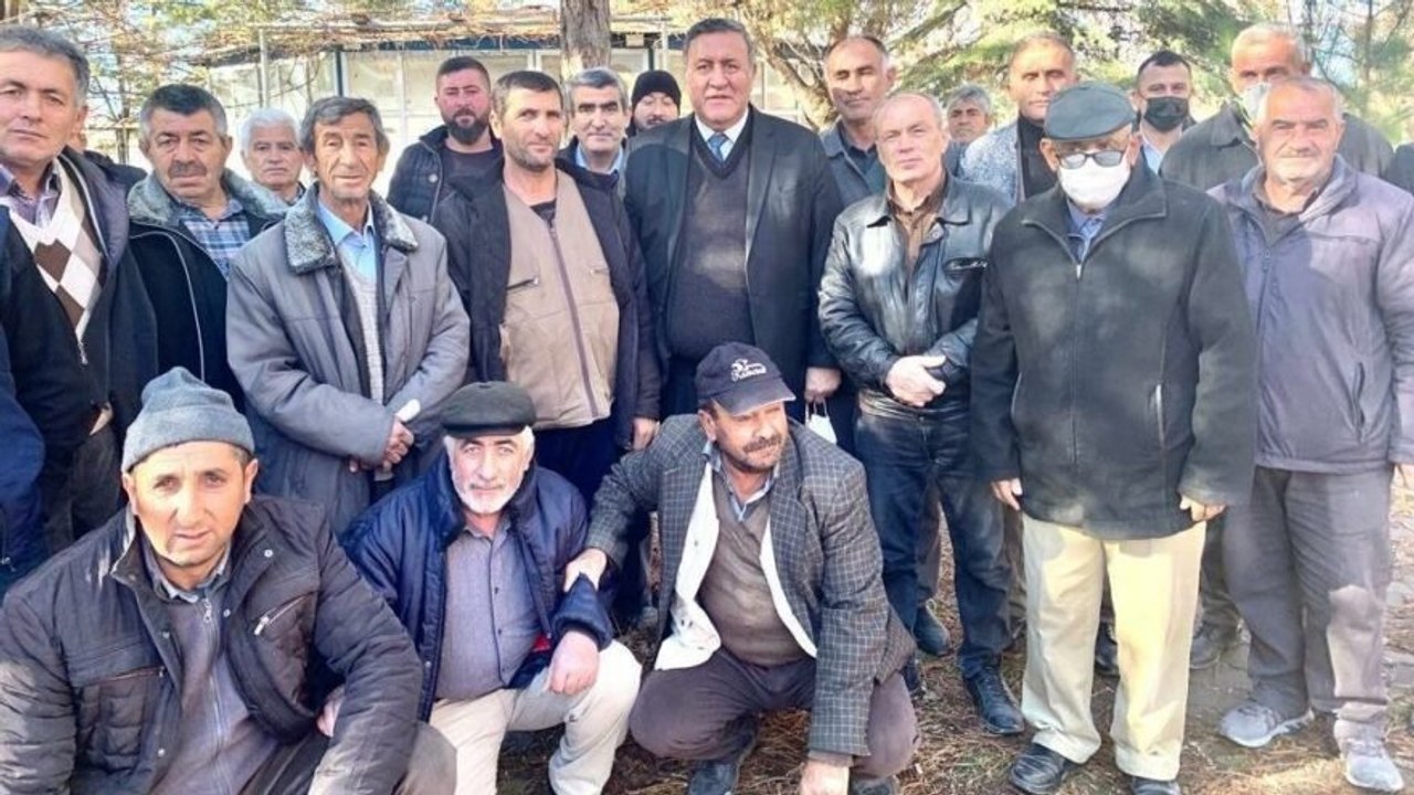 Çiftçi elektrik faturasını ineğini satarak ödeyecek hale geldi