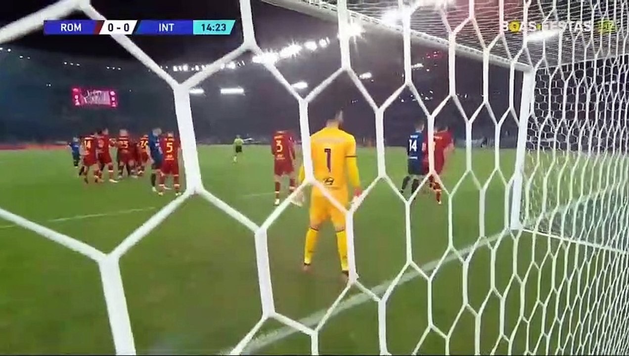 Hakan Çalhanoğlu'ndan klas gol: Kornerden attı