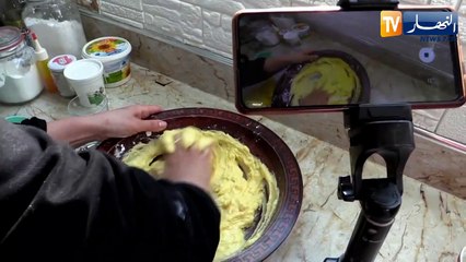 غليزان : أم نرجس..ربة بيت تتخذ من صناعة الحلويات مصدر رزق لعائلتها