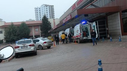 KAÇAK GEÇİŞ YAPMAK İSTEYEN 2 SURİYELİ, MAYINA BASINCA YARALANDI