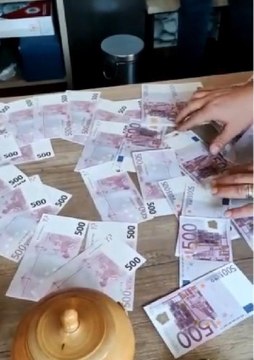 Tarsus'ta sahte 500'lük banknotlardan oluşan 23 bin euro ele geçirildi