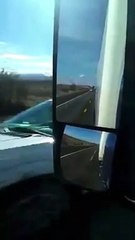 Un camion fou tente le dépassement sur une nationale très chargée