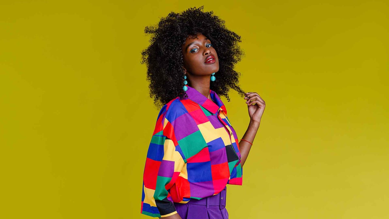 'Dopamine Dressing': Der Modetrend, der glücklich macht