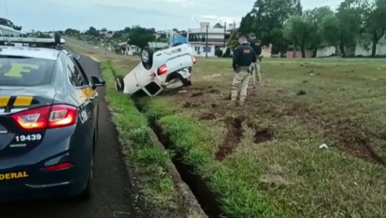 Após tentativa de fuga, PRF apreende 10 mil maços de cigarros contrabandeados