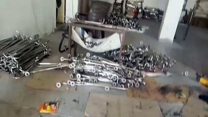 पड़ोसी मकान में पहुंचा तो युवक को इस हालत में पाकर चौंका