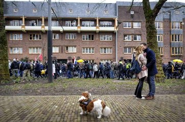 Hollanda'da Covid-19 kısıtlamaları protesto edildi