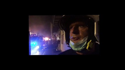 Une boutique en feu dans le centre ville de Saint-Denis