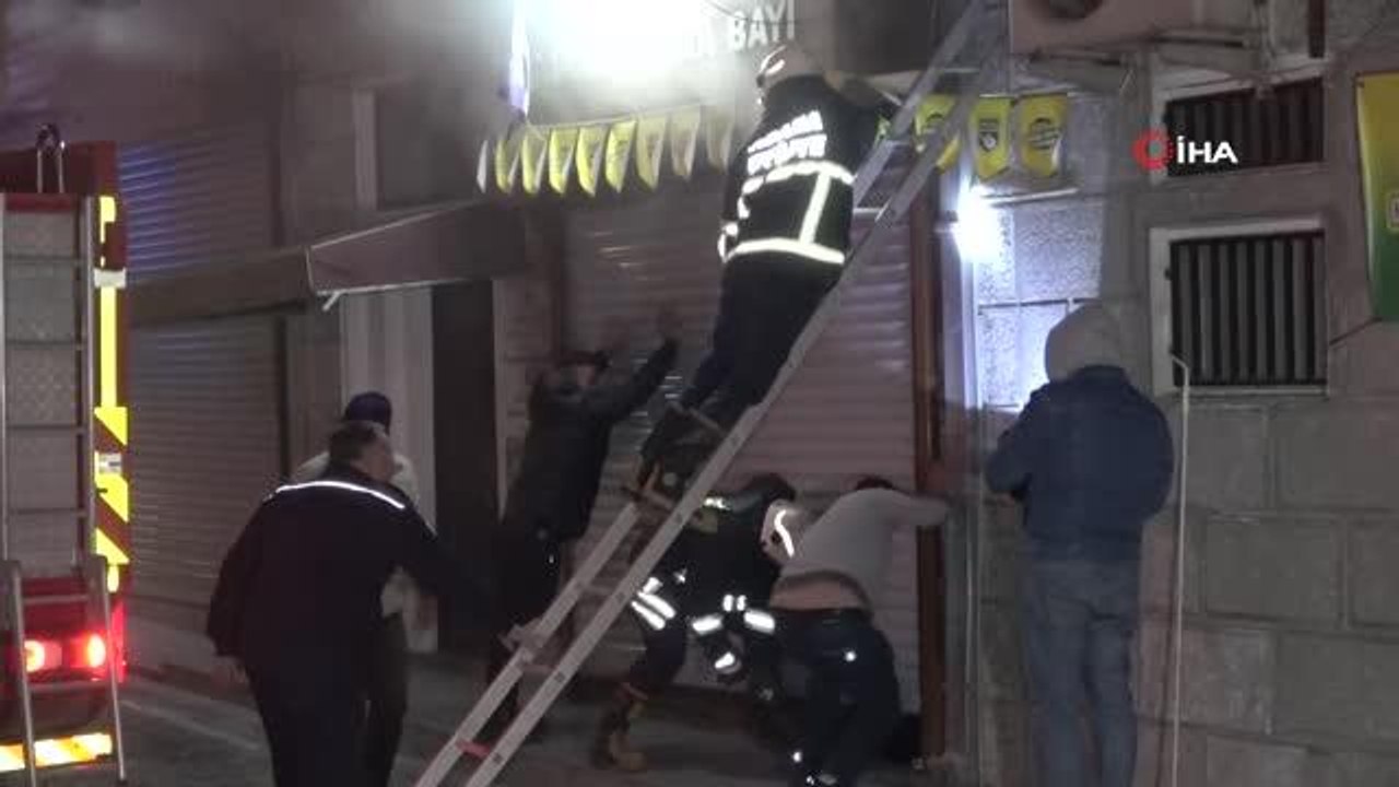 Adana'da ganyan bayiinde yangın
