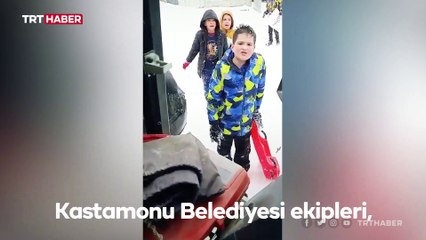 Belediye ekipleri çocukların kar keyfini bozmadı