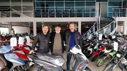 Hırsızlara "Bir tarhanayı iki gün yiyorum, motorumu geri getirsinler" dedi, çağrısına hayırsever iş adamı karşılık verdi