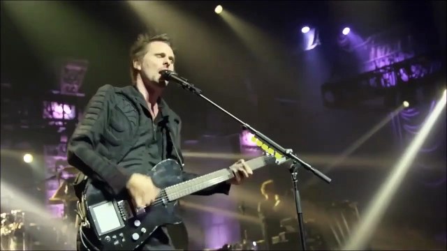 Muse interprète Supermassive Black Hole en live (2015)