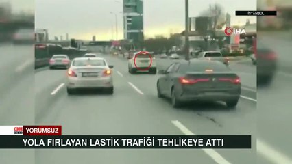 Yola fırlayan lastik trafiği tehlikeye attı