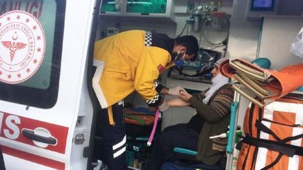 ADIYAMAN'DA HAFİF TİCARİ ARAÇ, TARLAYA DEVRİLDİ: 4 YARALI