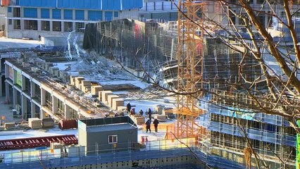 구미 아파트 건설 현장서 가설물 강풍에 쓰러져...인명 피해 없어 / YTN