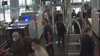 Taksiciye sahte dolar veren şüpheli İstanbul Havalimanı'nda yakalandı