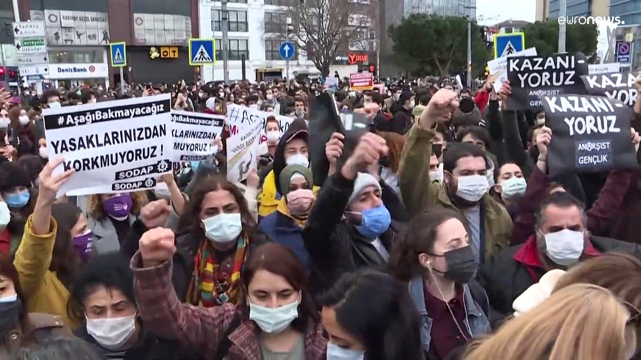 Το HRW επικρίνει τον Μπάιντεν κι άλλους δυτικού...