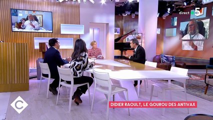 GALA VIDÉO - “Il est dangereux !” : Raphaël Enthoven en colère contre Didier Raoult