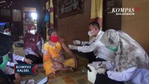 Petugas Puskesmas Door to Door Vaksinasi Sasar Lansia, Mengejar Target yang Tertinggal